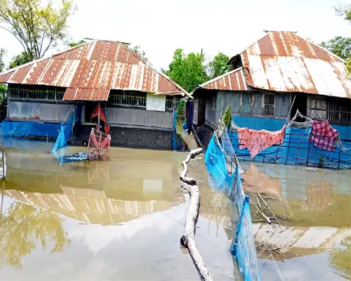 বাগেরহাটে পানিবন্দীদের মানবেতর জীবন