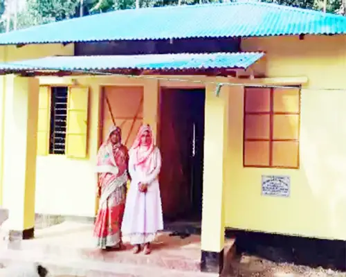 পলিথিনের নিচে বসবাসকারীরা বাড়ি পেয়ে খুশি পলিথিনের নিচে বসবাসকারীরা বাড়ি পেয়ে খুশি