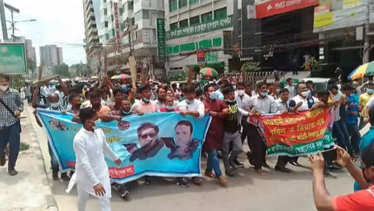 ঢাকা উত্তর স্বেচ্ছাসেবক দলের পদবঞ্চিতদের ঝাড়ু মিছিল ঢাকা উত্তর স্বেচ্ছাসেবক দলের পদবঞ্চিতদের ঝাড়ু মিছিল