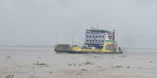 তীব্র স্রোত ॥ পদ্মায় পারাপার ব্যাহত, ঘাটে আটকা ৫ শতাধিক ট্রাক তীব্র স্রোত ॥ পদ্মায় পারাপার ব্যাহত, ঘাটে আটকা ৫ শতাধিক ট্রাক