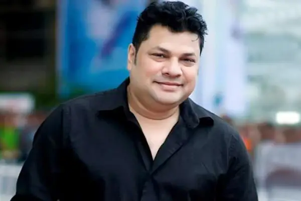 করোনায় আক্রান্ত হয়ে হাসপাতালে রবি চৌধুরী করোনায় আক্রান্ত হয়ে হাসপাতালে রবি চৌধুরী
