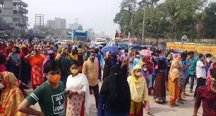 গাজীপুরে বেতন বোনাস দাবিতে পোশাক শ্রমিকদের বিক্ষোভ গাজীপুরে বেতন বোনাস দাবিতে পোশাক শ্রমিকদের বিক্ষোভ