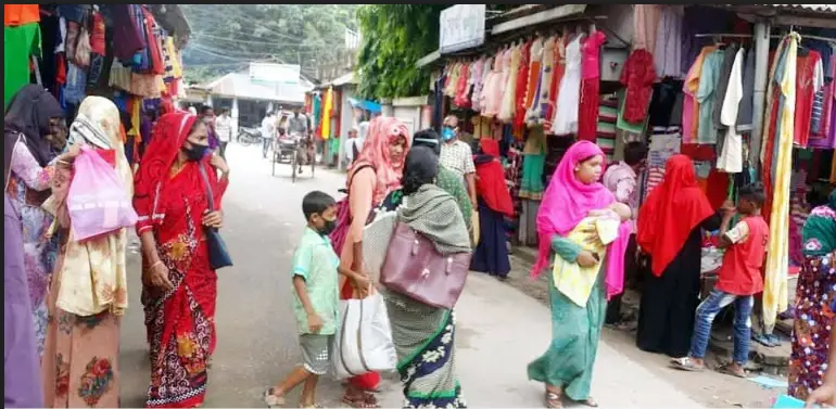 গাইবান্ধায় ঈদের বাজারে ক্রেতারা স্বাস্থ্যবিধি মানছে না