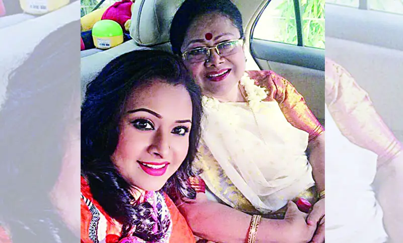 সারা দিন মায়ের জন্য প্লাজমা খুঁজেছেন অভিনেত্রী বিজরী সারা দিন মায়ের জন্য প্লাজমা খুঁজেছেন অভিনেত্রী বিজরী