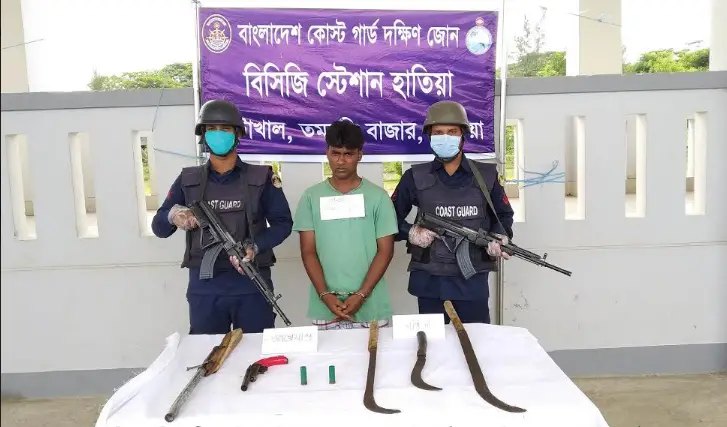 হাতিয়ায় অস্ত্রসহ ডাকাত আটক হাতিয়ায় অস্ত্রসহ ডাকাত আটক