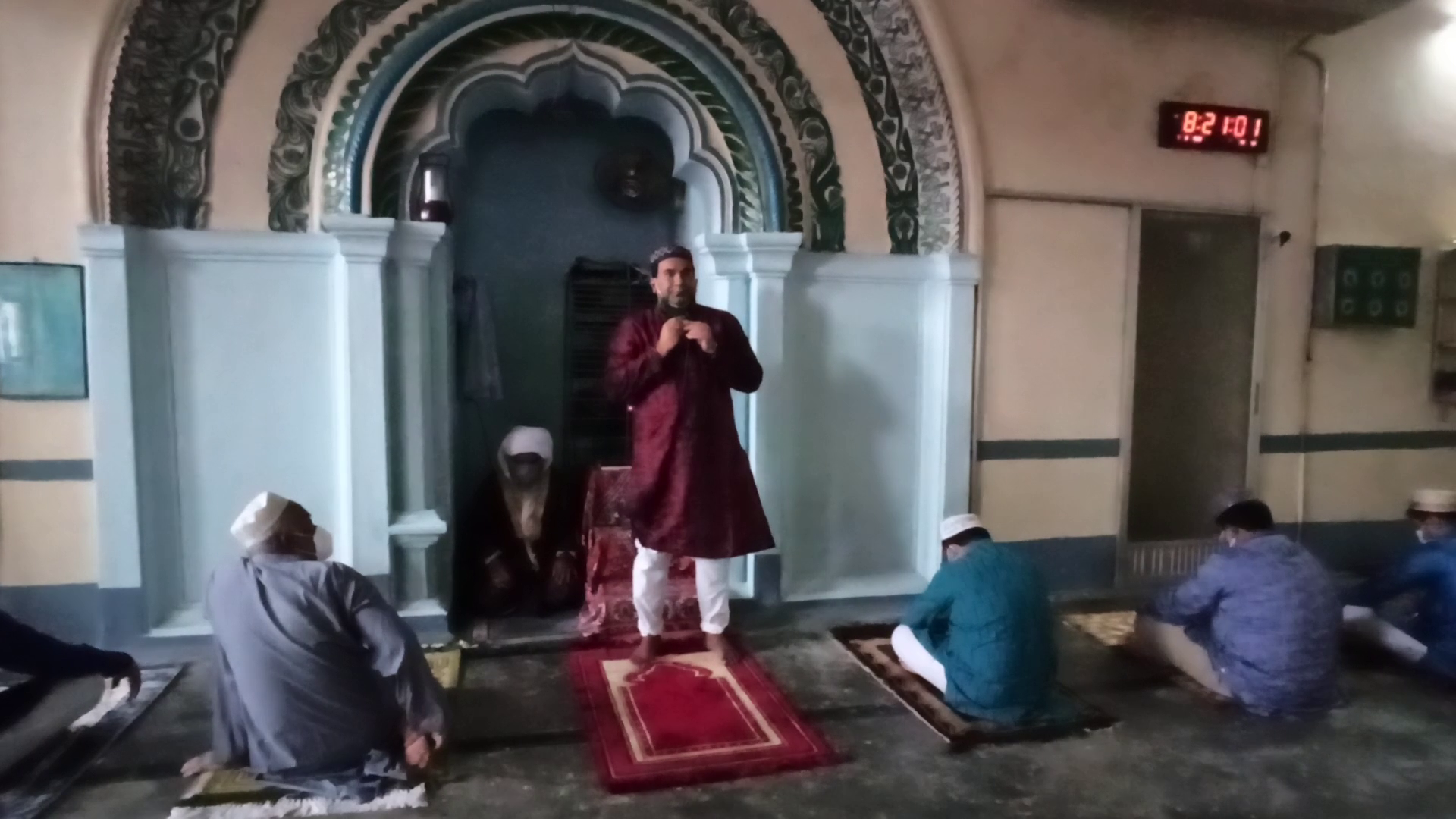ঠাকুরগাঁওয়ে স্বাস্থ্যবিধি মেনে মসজিদে ঈদের নামাজ আদায় ঠাকুরগাঁওয়ে স্বাস্থ্যবিধি মেনে মসজিদে ঈদের নামাজ আদায়