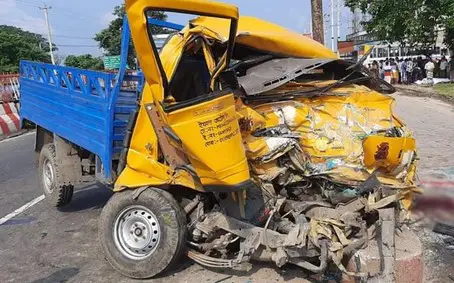 বাস-পিকআপ সংঘর্ষে প্রাণ গেল ৩ জনের বাস-পিকআপ সংঘর্ষে প্রাণ গেল ৩ জনের