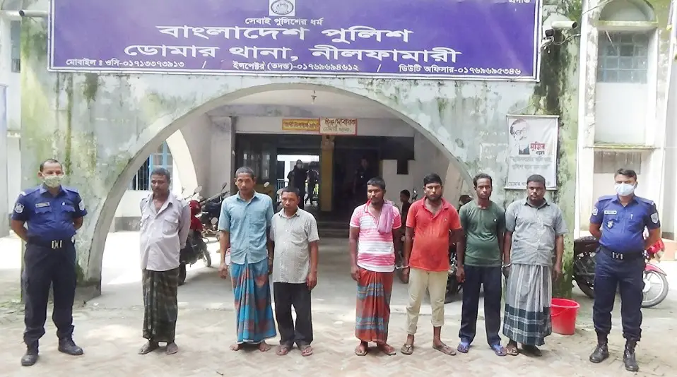 ডোমারে দুই চোর সহ ৭ আসামী গ্রেফতার ডোমারে দুই চোর সহ ৭ আসামী গ্রেফতার