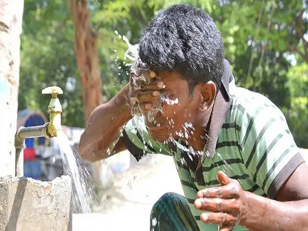 ভরা বর্ষায় তাপপ্রবাহের মধ্যে সাগরে লঘুচাপে ভ্যাপসা গরম ভরা বর্ষায় তাপপ্রবাহের মধ্যে সাগরে লঘুচাপে ভ্যাপসা গরম