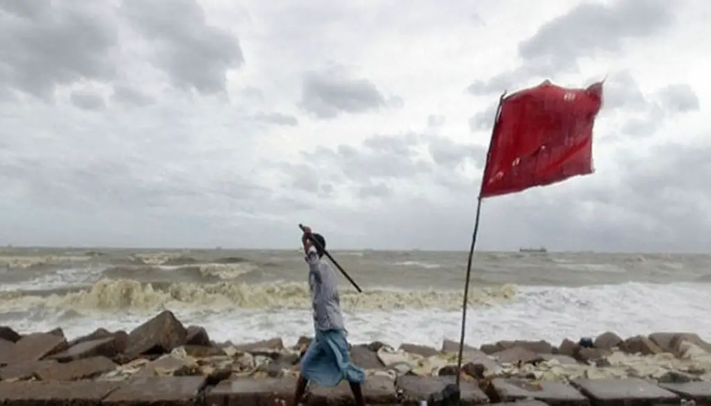 ভরা বর্ষায় সাগরে লঘুচাপ, ৩ নম্বর সর্তক সংকেত