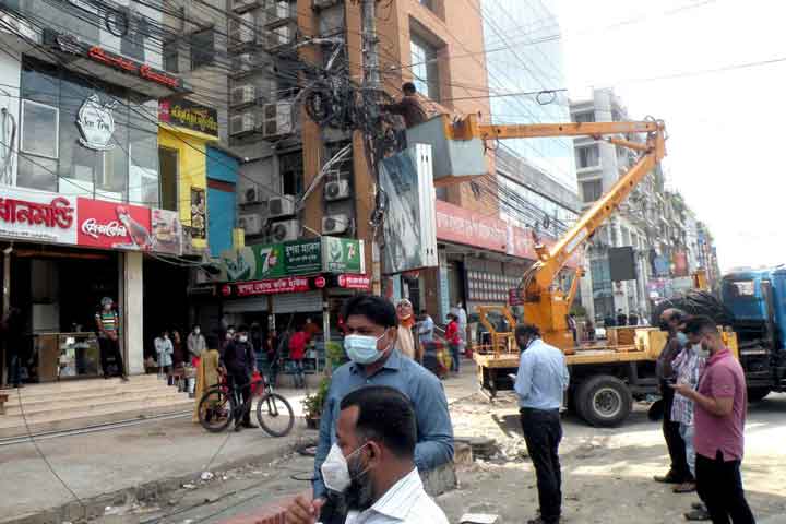 দক্ষিণ সিটির অবৈধ ক্যাবল সংযোগ উচ্ছেদ অভিযান শুরু