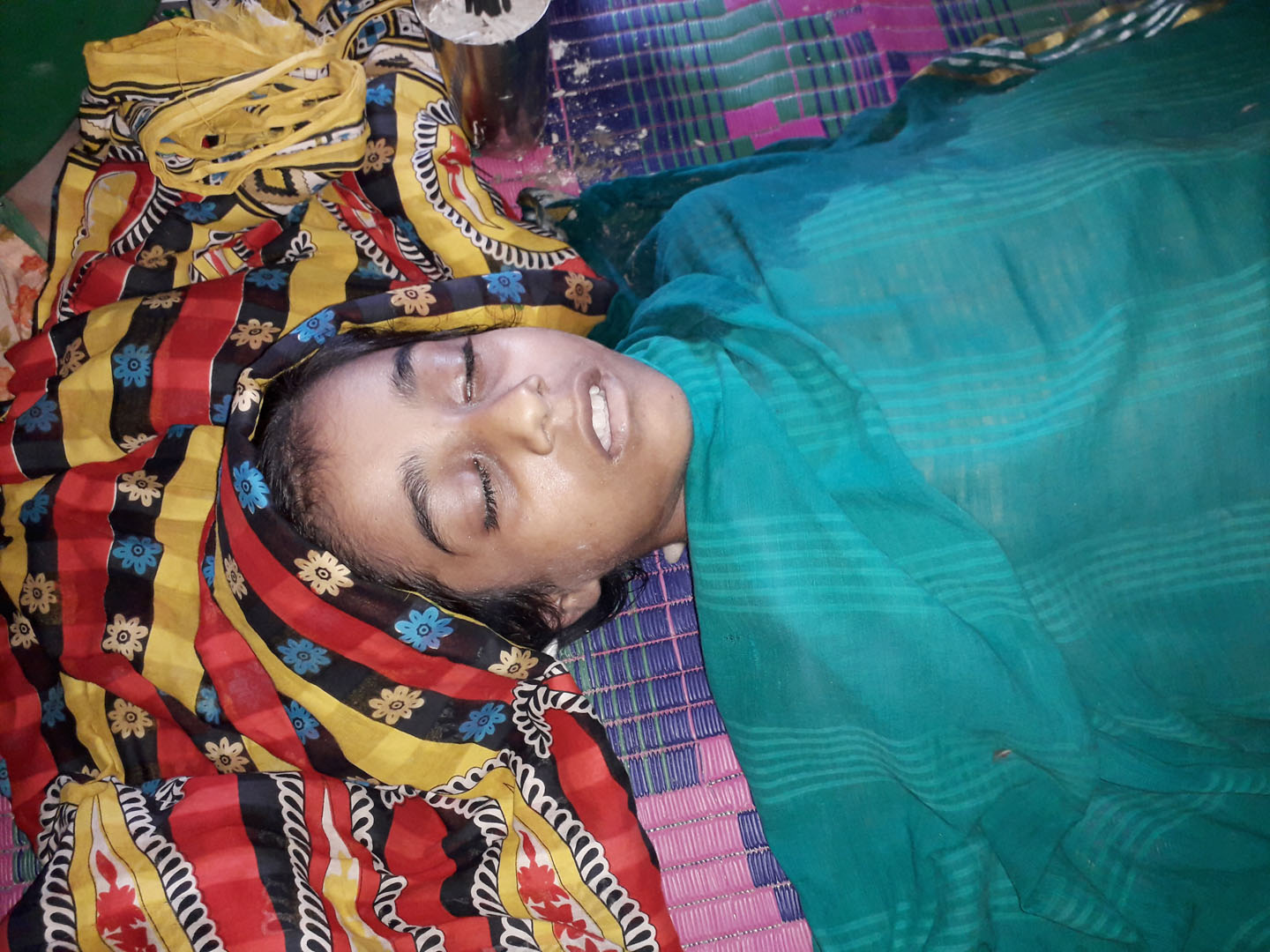 দৌলতপুরে পানিতে ডুবে মা-ছেলেসহ ৩ জনের মৃত্যু দৌলতপুরে পানিতে ডুবে মা-ছেলেসহ ৩ জনের মৃত্যু