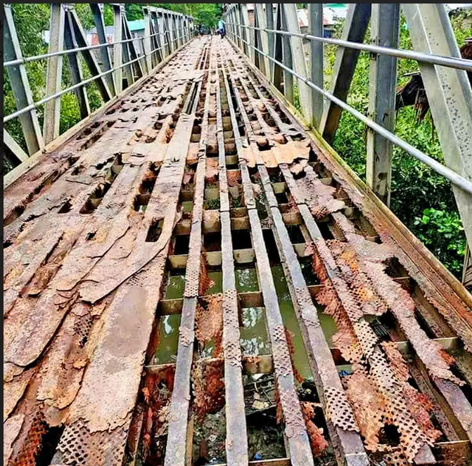 বাঁশখালী শেখেরখীল বেইলী ব্রীজ যেন মরণফাঁদ