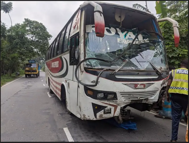 চুয়াডাঙ্গায় রয়েল এক্সপ্রেসের চাপায় ৬ জন নিহত, আহত ৪ চুয়াডাঙ্গায় রয়েল এক্সপ্রেসের চাপায় ৬ জন নিহত, আহত ৪