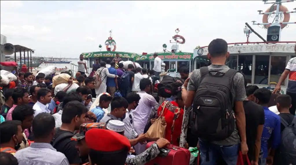 স্রোতের দাপটে শিমুলিয়ার ২টি ফেরি ঘাট বিলীন স্রোতের দাপটে শিমুলিয়ার ২টি ফেরি ঘাট বিলীন