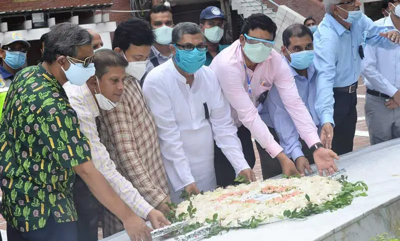 জাতির পিতার সমাধিতে নতুন লেজিসলেটিভ সচিব শ্রদ্ধা জাতির পিতার সমাধিতে নতুন লেজিসলেটিভ সচিব শ্রদ্ধা