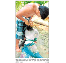 ভোলায় বৃদ্ধকে খুঁটির সঙ্গে বেঁধে নির্যাতন, খাওয়ানো হয় গোবরও ভোলায় বৃদ্ধকে খুঁটির সঙ্গে বেঁধে নির্যাতন, খাওয়ানো হয় গোবরও