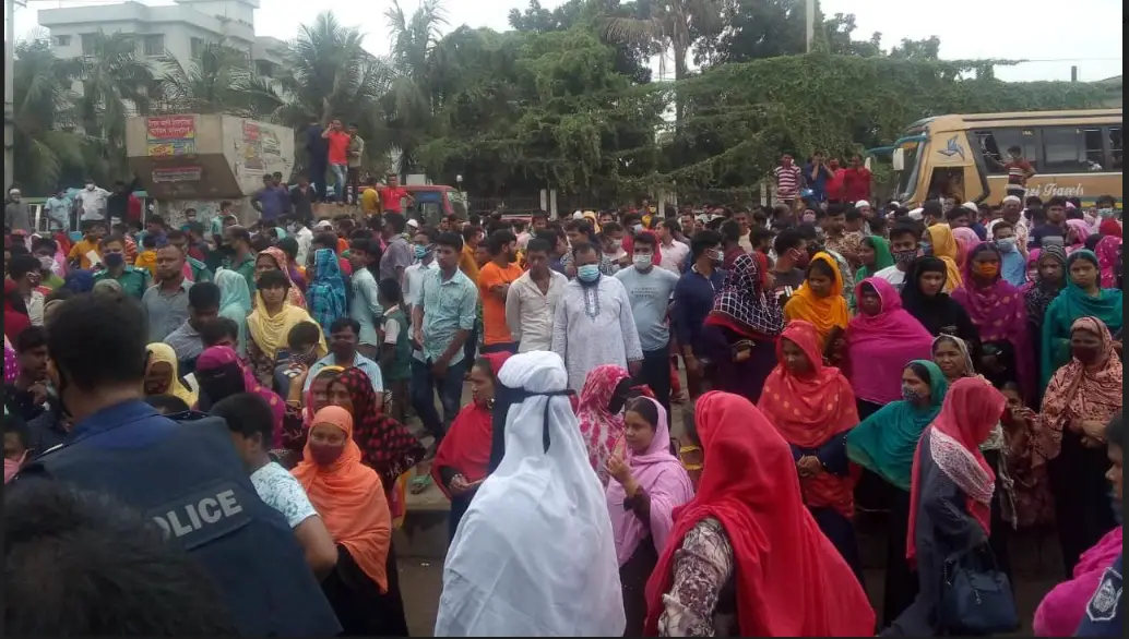 গাজীপুরে পোশাক শ্রমিকদের বিক্ষোভ, আড়াই ঘন্টা মহাসড়ক অবরোধ