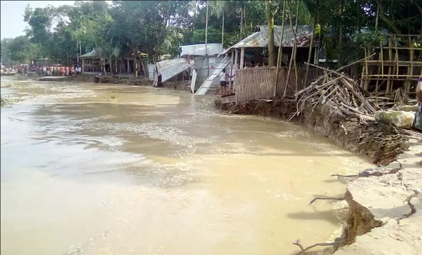 গাইবান্ধার কামারজানি ইউনিয়নের গো-ঘাট গ্রামটি ব্রহ্মপুত্র নদের ভাঙ্গনে বিপন্ন