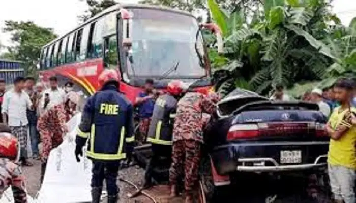 কুড়িগ্রামে বাসচাপায় এক পরিবারের তিনজনসহ নিহত ৪