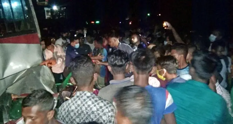 সিলেটে বাস-অটোরিকশা সংঘর্ষে মা-মেয়েসহ পাঁচজন নিহত সিলেটে বাস-অটোরিকশা সংঘর্ষে মা-মেয়েসহ পাঁচজন নিহত