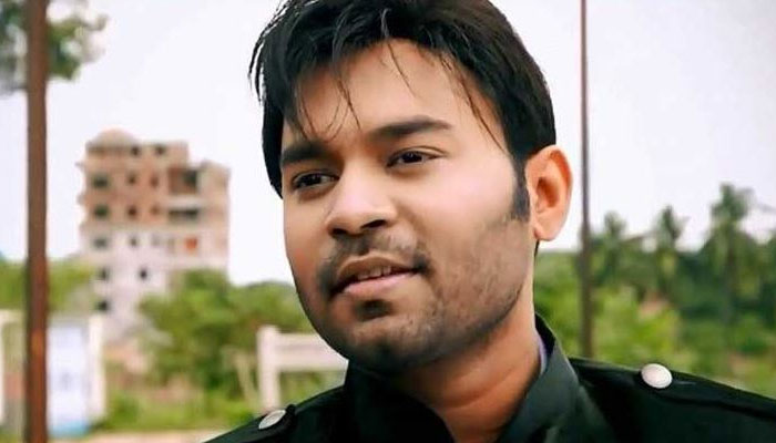 বাবার পথে হাঁটছেন মারুফ বাবার পথে হাঁটছেন মারুফ