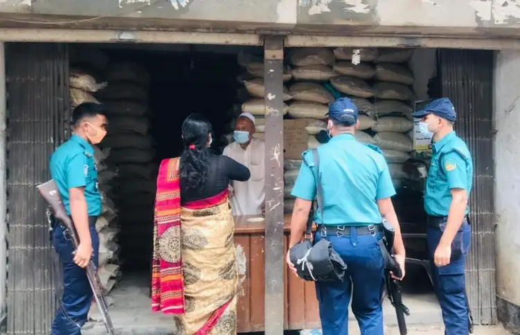 গাজীপুরে চার ব্যবসায়ীর জরিমানা গাজীপুরে চার ব্যবসায়ীর জরিমানা