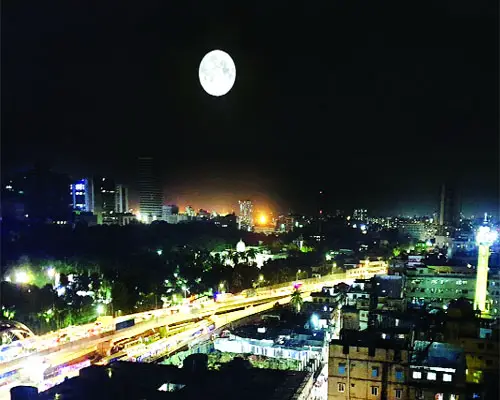 ভাদ্র পূর্ণিমার স্নিগ্ধ আলো, গৃহত্যাগী হবার মতো জোছনা ভাদ্র পূর্ণিমার স্নিগ্ধ আলো, গৃহত্যাগী হবার মতো জোছনা