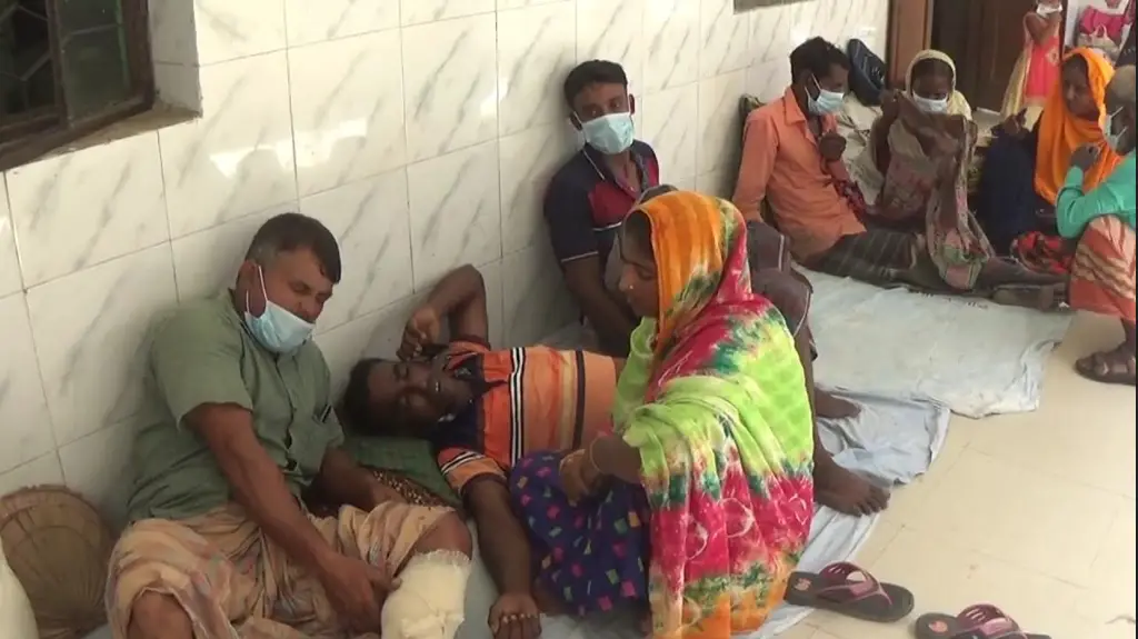 ঝিনাইদহে দুই পক্ষের সংঘর্ষে ৩৫ জন আহত ঝিনাইদহে দুই পক্ষের সংঘর্ষে ৩৫ জন আহত