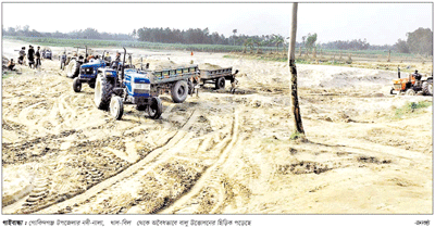 হুমকিতে বাঁধ ও বাড়িঘর