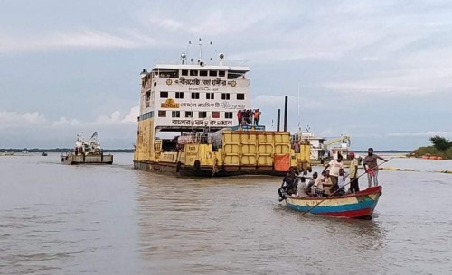 নাব্য সঙ্কটে শিমুলিয়া-কাঁঠালবাড়ি নৌপথে সব ফেরি বন্ধ