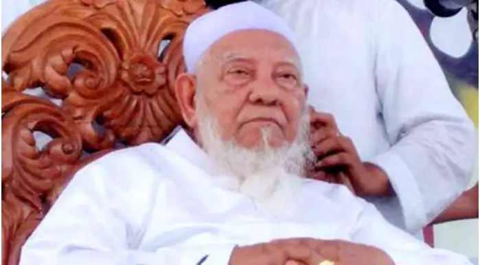 স্বেচ্ছায় সরে দাঁড়ালেন আল্লামা শাহ আহমদ শফী স্বেচ্ছায় সরে দাঁড়ালেন আল্লামা শাহ আহমদ শফী