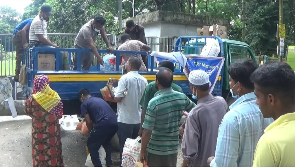 ঝিনাইদহে টিসিবি’র পণ্য বিক্রি শুরু