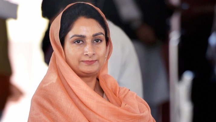 মোদীর মন্ত্রিসভা থেকে ইস্তফা দিলেন অকালি দলের নেত্রী হরসিমরত কউর মোদীর মন্ত্রিসভা থেকে ইস্তফা দিলেন অকালি দলের নেত্রী হরসিমরত কউর