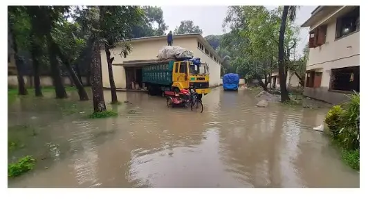 আদমদীঘিতে বৃষ্টিতে ডুবল সরকারী খাদ্য গুদাম