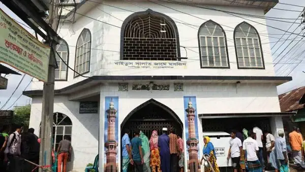 মসজিদে বিস্ফোরণ॥ তিতাসের প্রতিবেদন নিয়ে মসজিদ কমিটি ও নিহতের স্বজনদের ক্ষোভ মসজিদে বিস্ফোরণ॥ তিতাসের প্রতিবেদন নিয়ে মসজিদ কমিটি ও নিহতের স্বজনদের ক্ষোভ