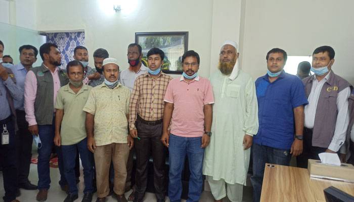 মসজিদে বিস্ফোরণের ঘটনায় তিতাসের ৮ জন গ্রেফতার মসজিদে বিস্ফোরণের ঘটনায় তিতাসের ৮ জন গ্রেফতার