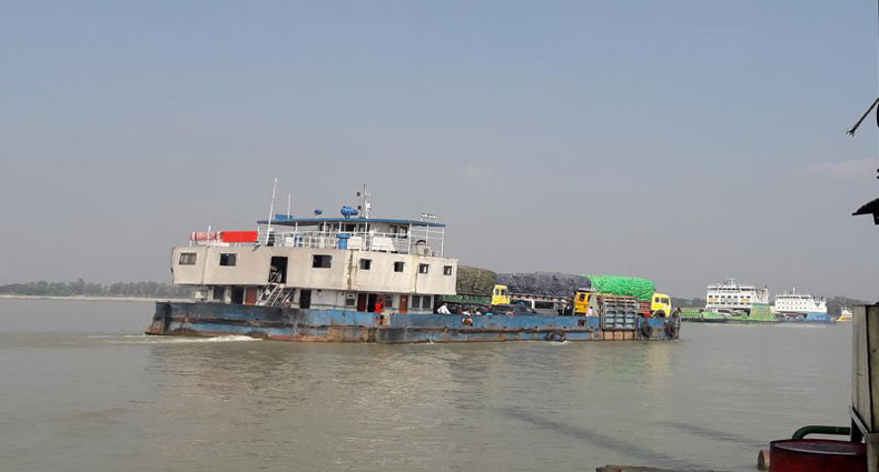 নতুন চ্যানেল দিয়ে শিমুলিয়া-কাঁঠালবাড়ী নৌরুটে ফেরি চলাচল শুরু নতুন চ্যানেল দিয়ে শিমুলিয়া-কাঁঠালবাড়ী নৌরুটে ফেরি চলাচল শুরু