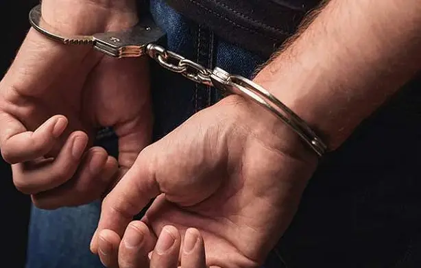 স্বাস্থ্য অধিদফতরের গাড়ি চালক মালেককে আটক করেছে র্যাব স্বাস্থ্য অধিদফতরের গাড়ি চালক মালেককে আটক করেছে র্যাব