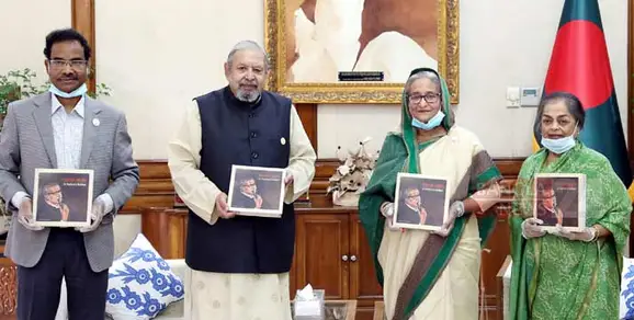 ‘শেখ মুজিব এ নেশন’স ফাদার’ শীর্ষক বইয়ের মোড়ক উন্মোচন ‘শেখ মুজিব এ নেশন’স ফাদার’ শীর্ষক বইয়ের মোড়ক উন্মোচন