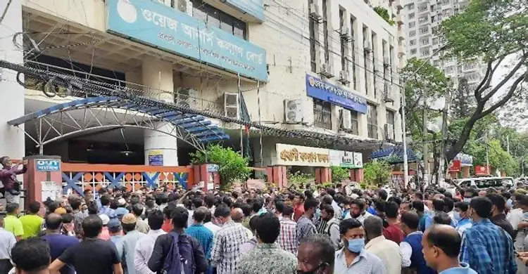 প্রবাসী কল্যাণ ভবনের সামনে সৌদি প্রবাসীদের বিক্ষোভ প্রবাসী কল্যাণ ভবনের সামনে সৌদি প্রবাসীদের বিক্ষোভ