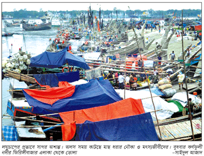 লঘুচাপ ॥ সাগর অশান্ত, বন্দরে পণ্য লাইটারিং ব্যাহত