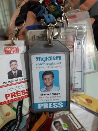 অবশেষে সাংবাদিকদের পরিচয়পত্র ফেরৎ দিল অবশেষে সাংবাদিকদের পরিচয়পত্র ফেরৎ দিল