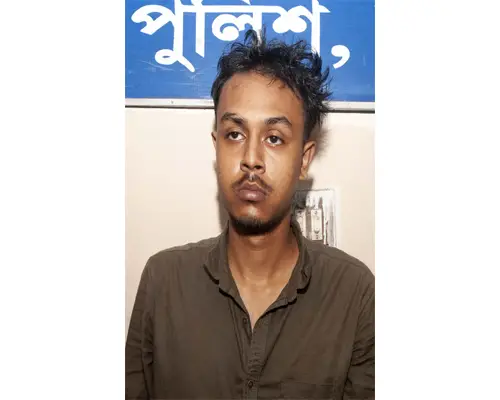 ছাত্রীর কাছ থেকে হাতিয়ে নেয়া হয় ২৩ ভরি স্বর্ণ ছাত্রীর কাছ থেকে হাতিয়ে নেয়া হয় ২৩ ভরি স্বর্ণ