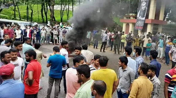 ছাত্রাবাসে গণধর্ষণ ॥ প্রতিবাদে উত্তাল এমসি কলেজ ছাত্রাবাসে গণধর্ষণ ॥ প্রতিবাদে উত্তাল এমসি কলেজ