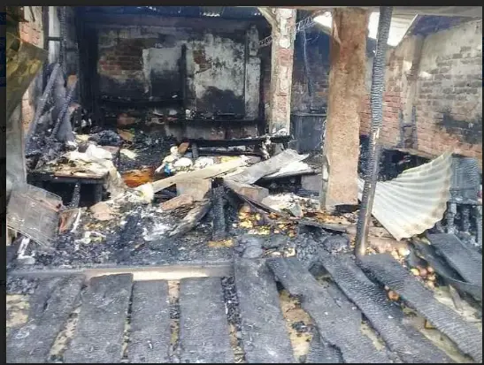 বাঁশখালীতে অগ্নিকান্ডে ৫ টি দোকান পুড়ে ছাই বাঁশখালীতে অগ্নিকান্ডে ৫ টি দোকান পুড়ে ছাই