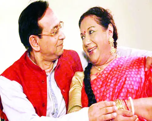 কবরীর স্বামীর চরিত্রে মোহাম্মদ বারী কবরীর স্বামীর চরিত্রে মোহাম্মদ বারী