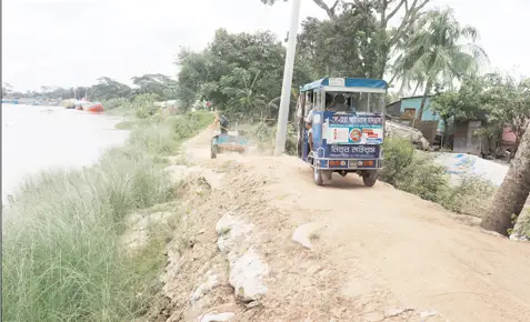 চার বছরেও সংস্কার হয়নি রাজগঞ্জ আড়িগাঁও সড়ক