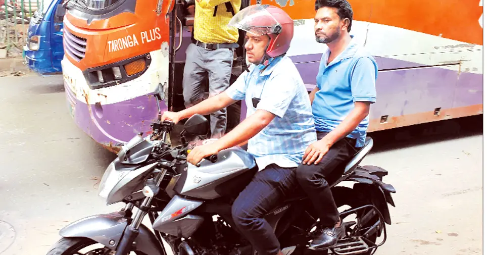 পাঠাও মানছে না কোন আইন পাঠাও মানছে না কোন আইন