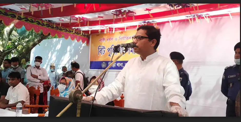 প্রধানমন্ত্রী পুলিশকে আধুনিকায়ন করতে যুগান্তকারী পদক্ষেপ নিয়েছেন ॥ পলক প্রধানমন্ত্রী পুলিশকে আধুনিকায়ন করতে যুগান্তকারী পদক্ষেপ নিয়েছেন ॥ পলক